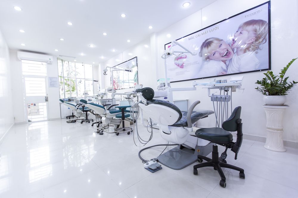 Phòng điều trị nhiều ghế nha khoa hiện đại tại Nha khoa AVA